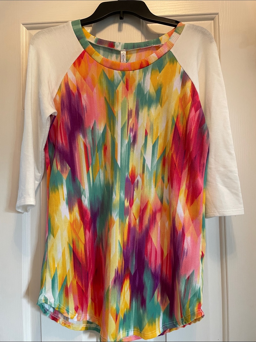 Acting Pro Multicolor Abstract Print Raglan Top with White Sleeves